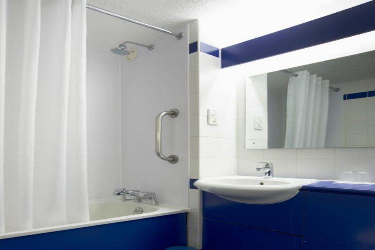 Travelodge Swindon Central Exteriör bild